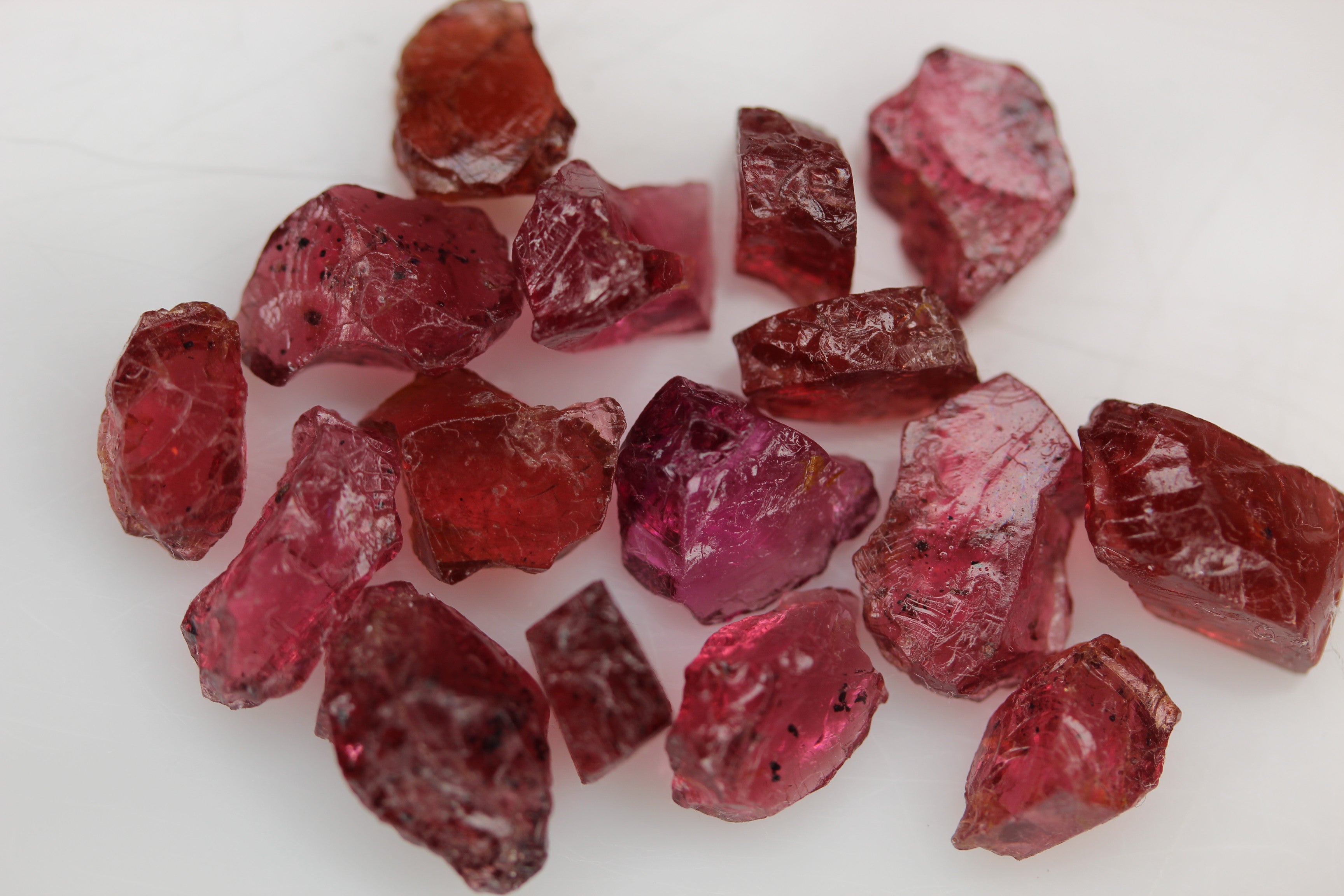 Buy facet grade rough rhodolite garnets 