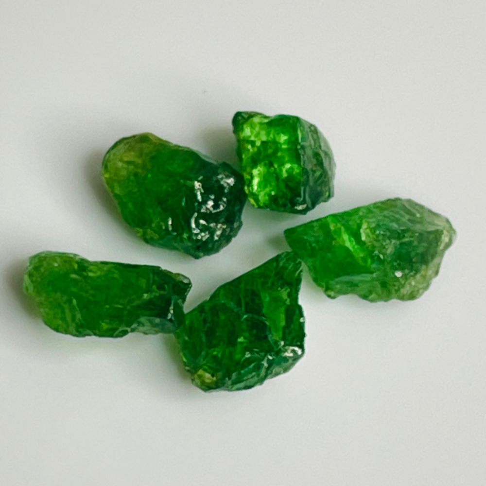 27 carats Natural Raw Tsavorite Garnets for Faceting