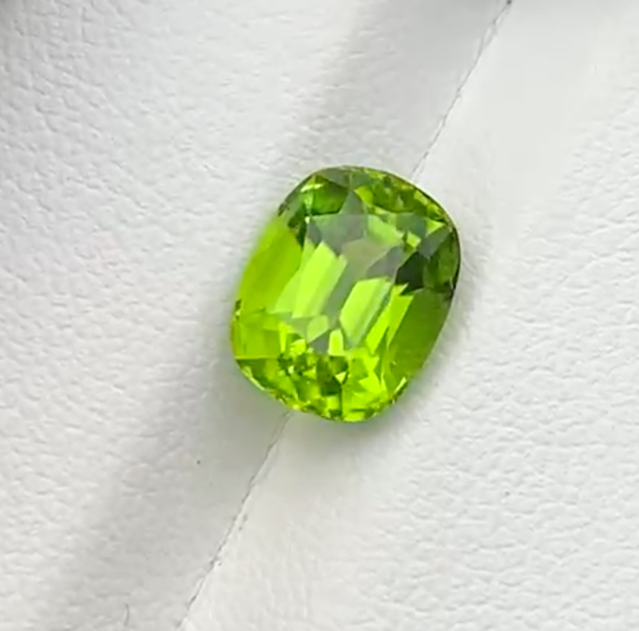 3.20 ct Natural Pakistani Peridot – VVS Cushion Cut Loose Gemstone