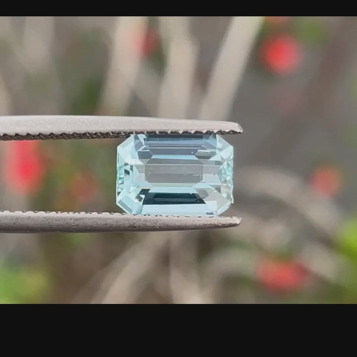 1.82 Carats 100% Natural Aquamarine