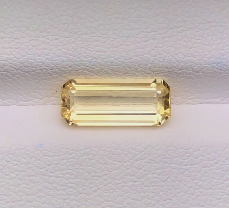 2.70 Carats AIG Certified Natural Imperial Topaz